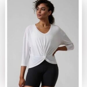 ATHLETA EMBODY TWIST FRONT TOP